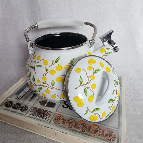 Crofton 2.3 Qt. Porcelain Enamel Teakettle, White With Lemon Vintage 50s Styled - Picture 3 of 8